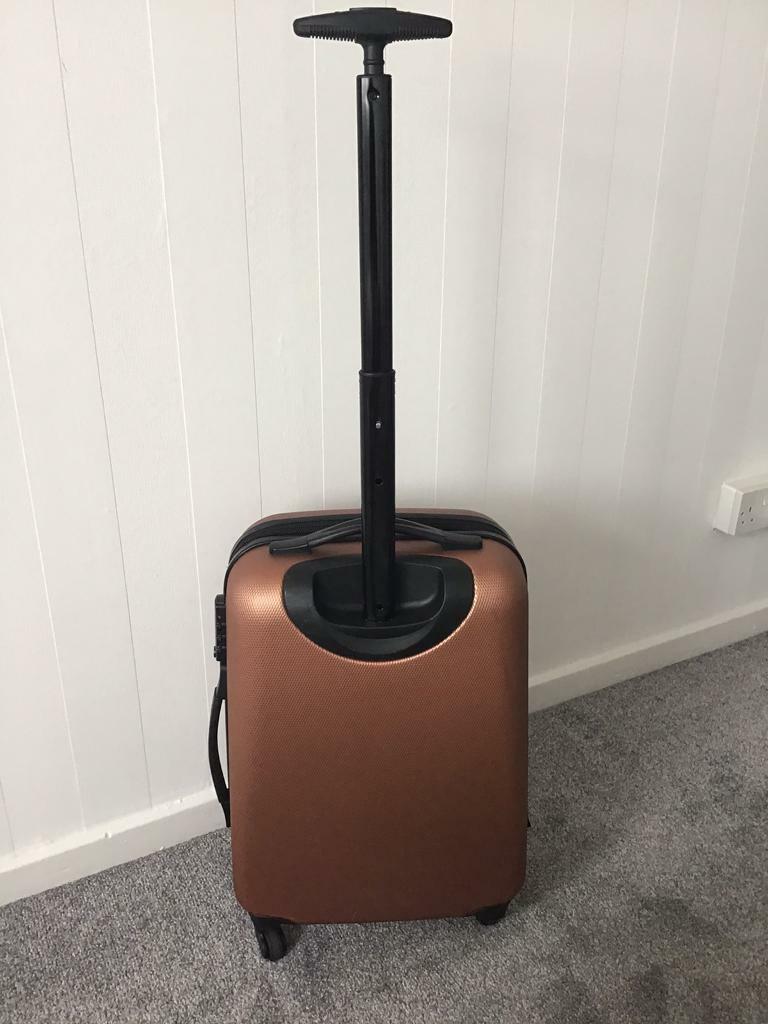 tripp lite 4 wheel suitcase